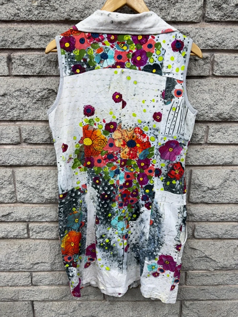 Sleeveless White Floral Zip-Front Dress with Multicolor Print - Picture 5 of 5